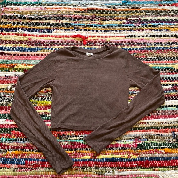 GARAGE light brown long-sleeve cropped tee - Picture 1 of 3